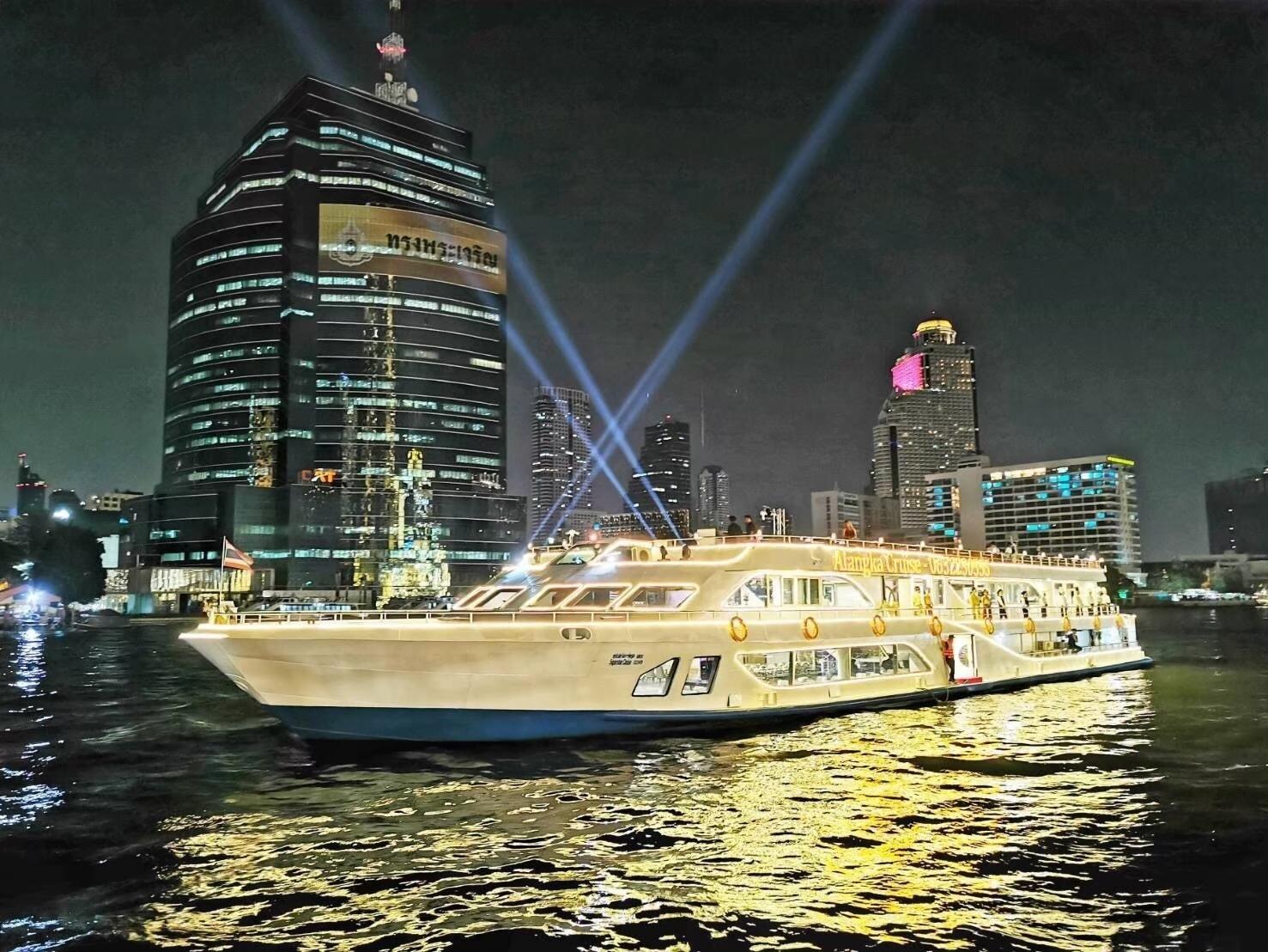 Luxury Dinner Cruises on the Chao Phraya River