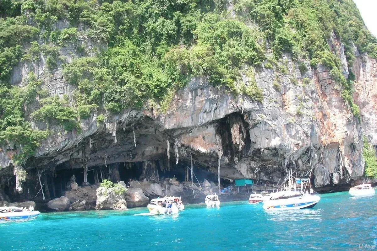 Phuket Travel (5D/4N) with Phi Phi island trip and city tour