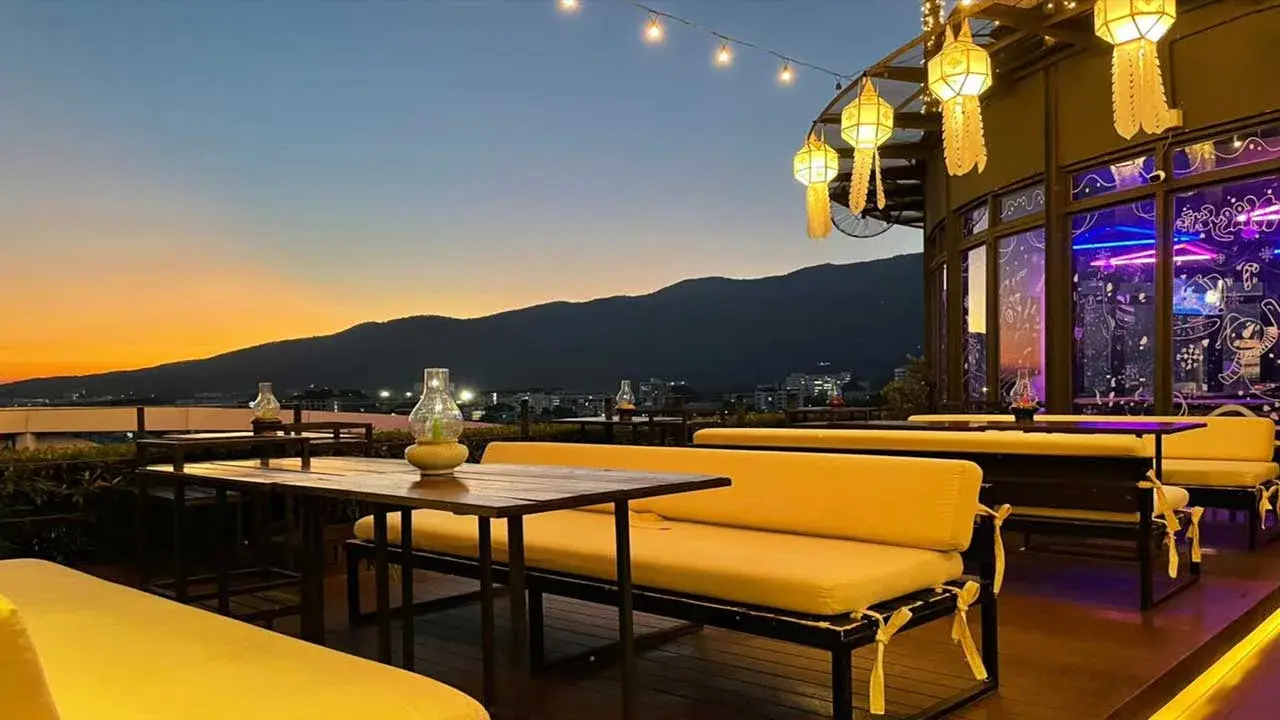 Chiang mai evening tour, Market, Temple, & Sunset